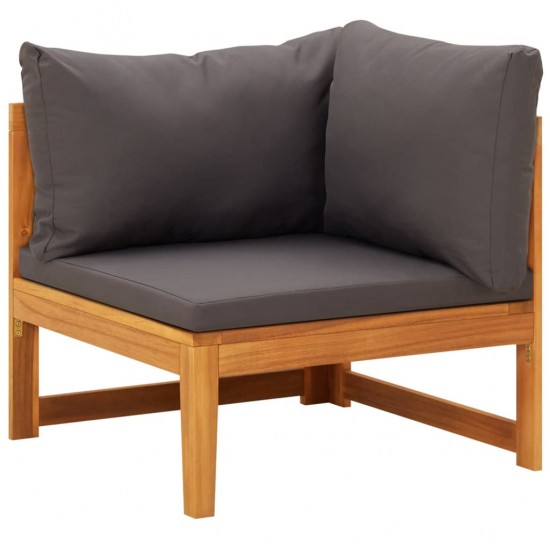 Kampinė sofa su tamsiai pilkomis pagalvėlėmis, akacijos masyvas