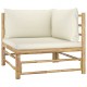 Kampinė sodo sofa su kreminėmis pagalvėlėmis, bambukas
