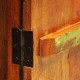 Perdirbtos masyvios medienos spintelė su 1 durimis, vintažinė
