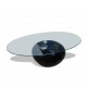Kavos staliukas su ovaliu stikliniu stalviršiu, ypač blizgus, juodas