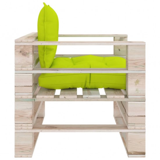 Sodo sofa iš palečių su žaliomis pagalvėlėmis, pušies mediena